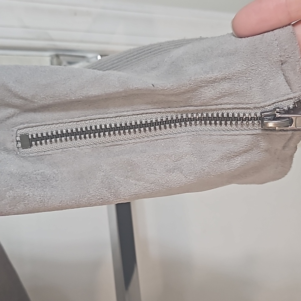 Gray suade jacket - Picture 4 of 7